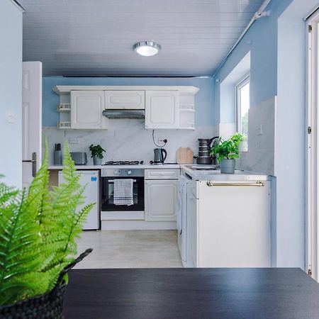 הודרספילד Family Friendly 3-Bed Home With Free Parking On Site מראה חיצוני תמונה