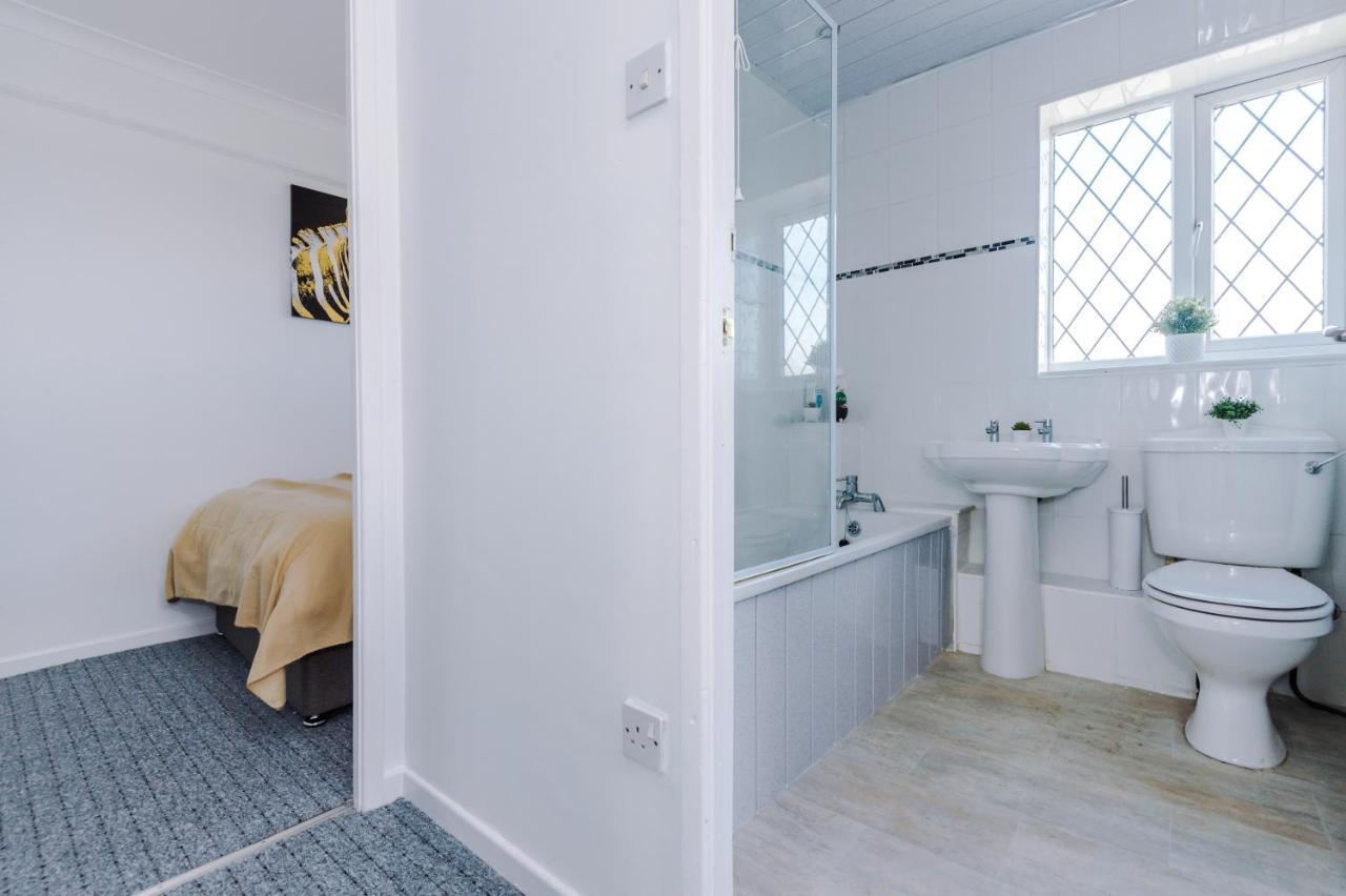 הודרספילד Family Friendly 3-Bed Home With Free Parking On Site מראה חיצוני תמונה