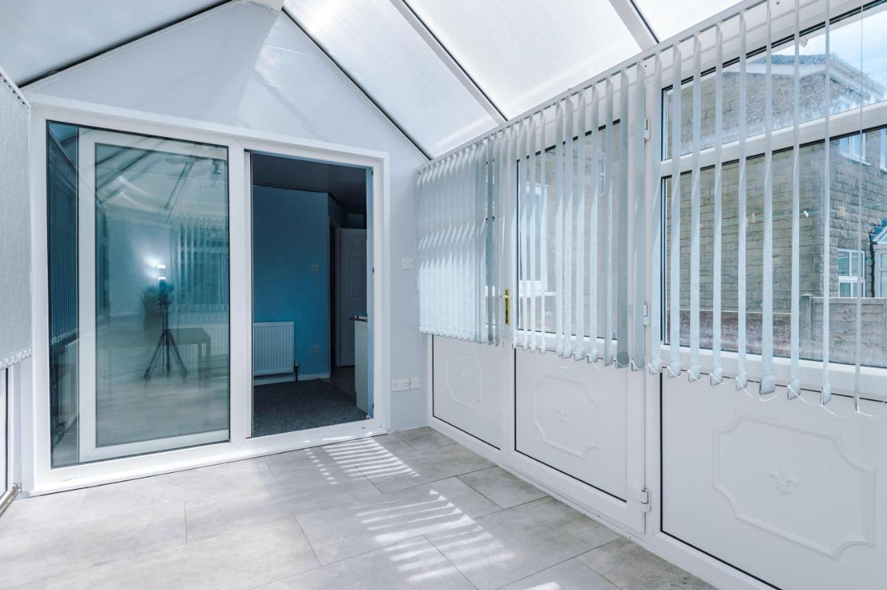 הודרספילד Family Friendly 3-Bed Home With Free Parking On Site מראה חיצוני תמונה