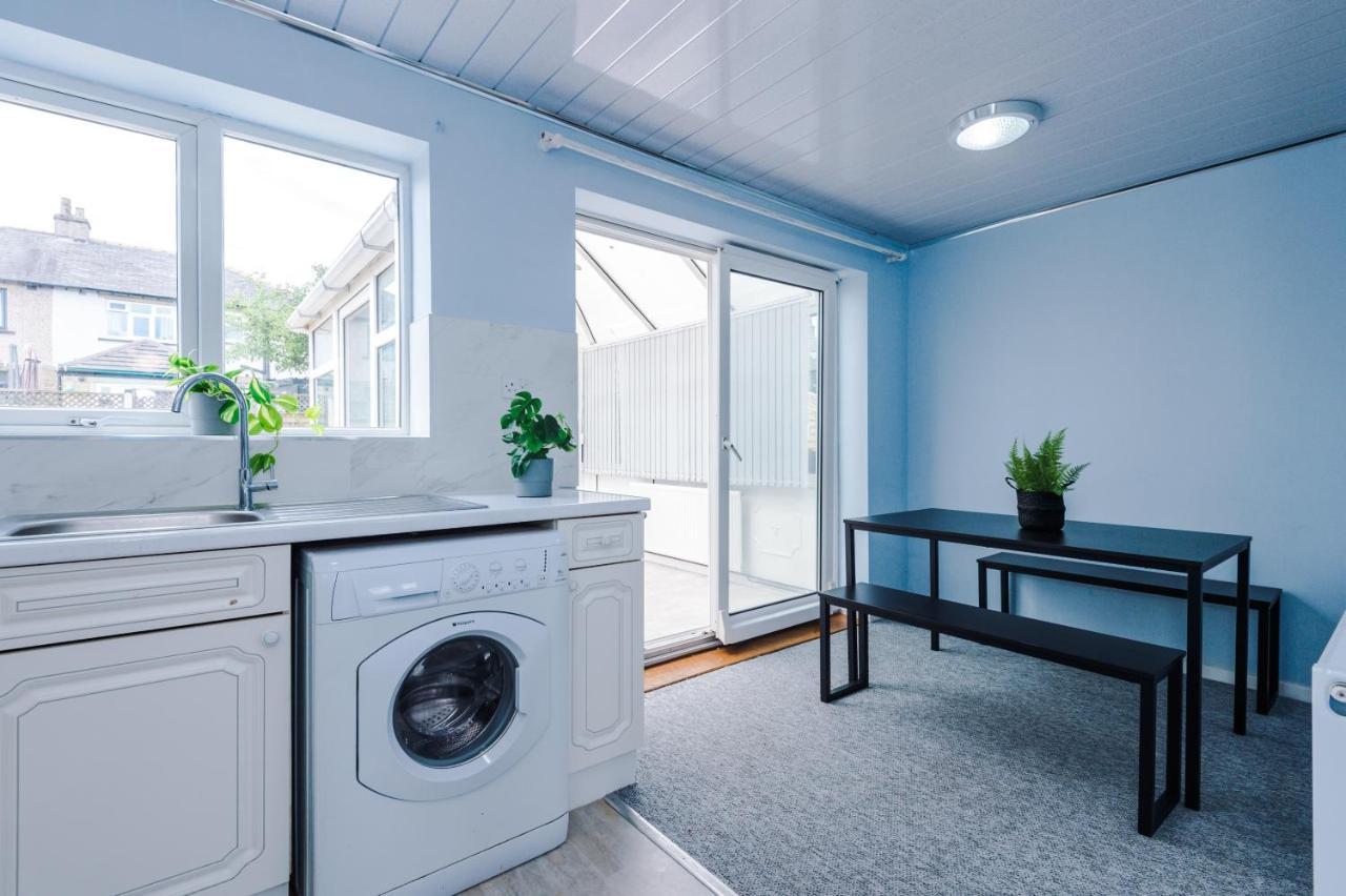 הודרספילד Family Friendly 3-Bed Home With Free Parking On Site מראה חיצוני תמונה